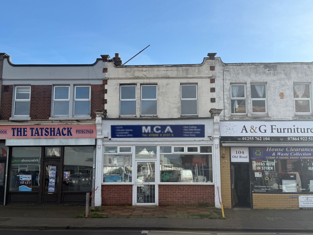 Lot: 63 - COMMERCIAL INVESTMENT WITH VACANT FLAT ABOVE - Front of building at 106 Old Road with shop and flat
